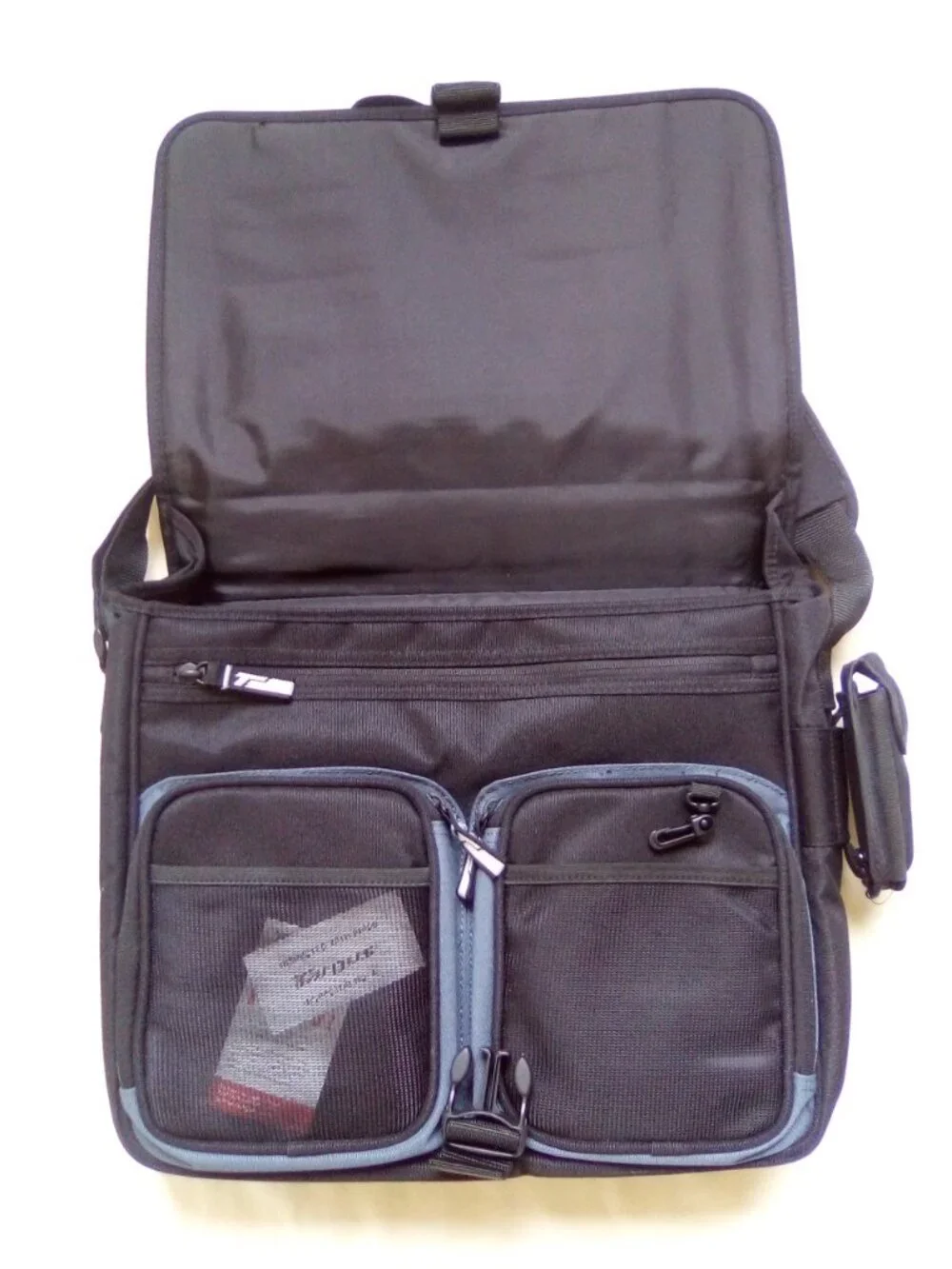 Targus Vibe Deluxe Case with Notebook Laptop (fits up to 15.4